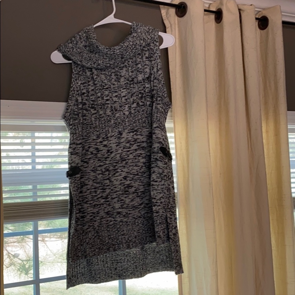 Black and white sleeveless sweater.